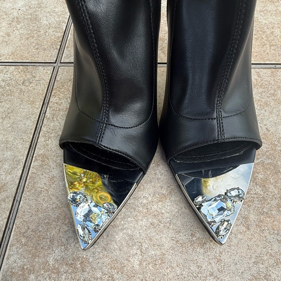 Elegant Black Over-the-Knee Boots - Picture 9 of 16